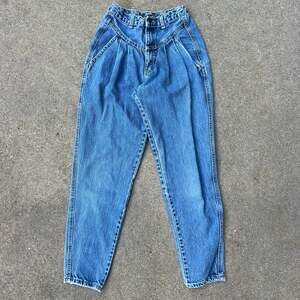 Vintage 80s Zena High Rise Pleated V Yoke Bareback Mom Jeans 26" Waist